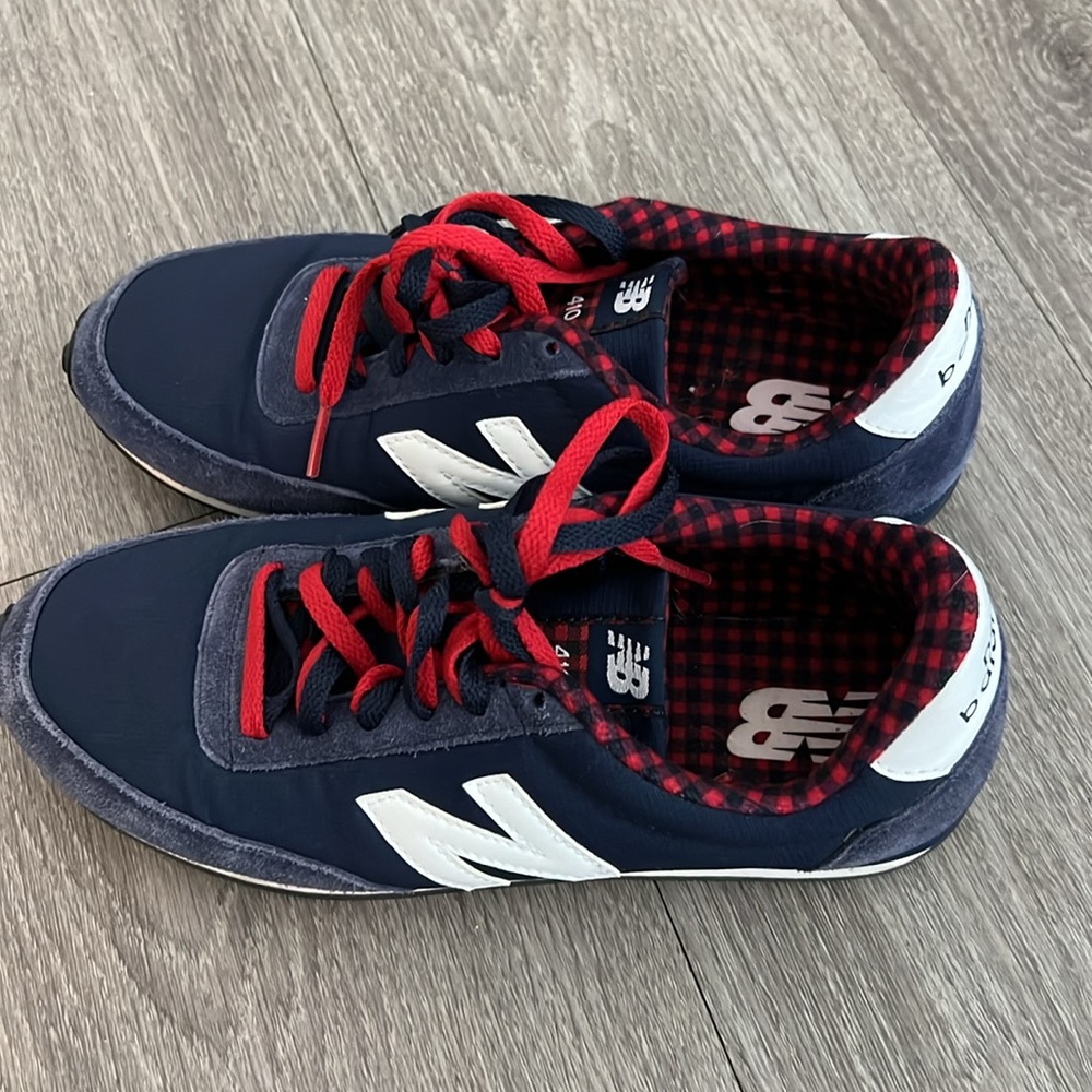 EUC New Balance 410 Women’s Size 7.5 Blue and Red - Picture 2 of 5